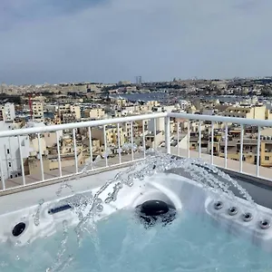 wonderful-apartments-with-shared-jacuzzi-and-panorama-rooftop.hotelssaintjulians.com/