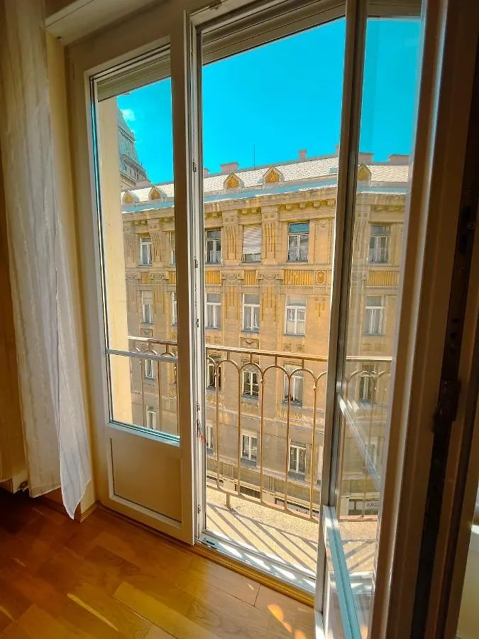 King One Studio In The City Center - Netflix Budapest 0*,