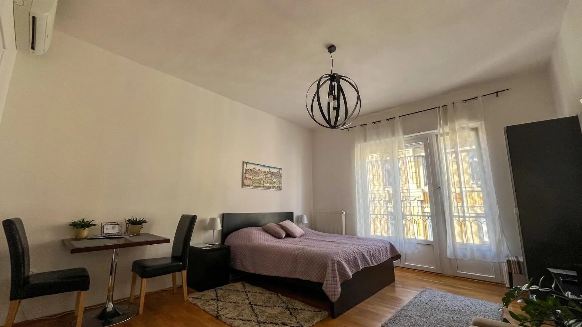 Apartment King One Studio In The City Center - Netflix Budapest